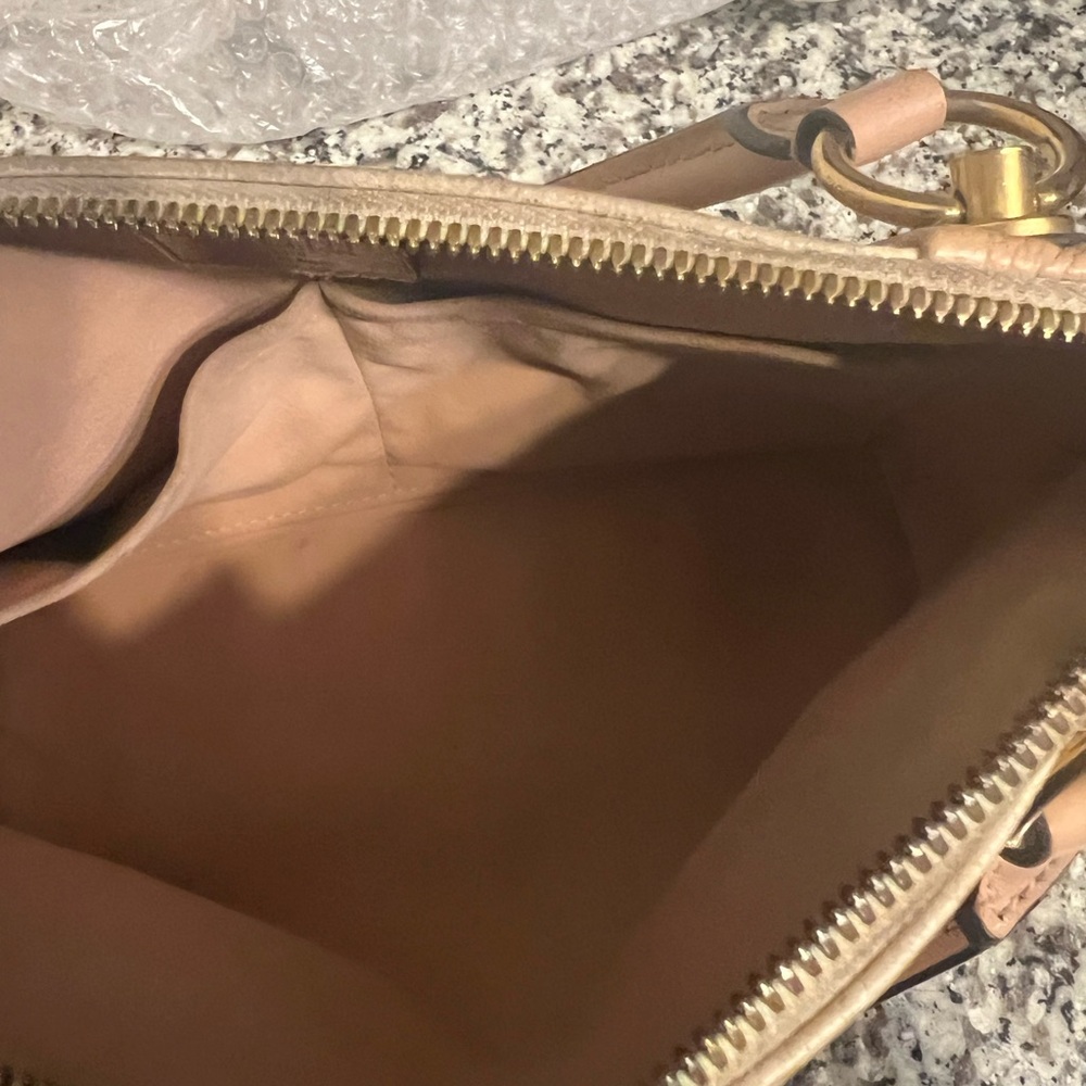 Louis Vuitton V Tote BB Empreinte - Picture 16 of 16